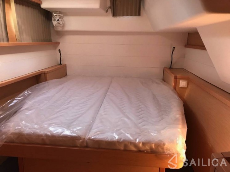 Lagoon 450  Flybridge - Yacht Charter Sailica