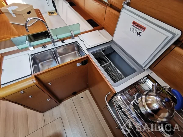 Sun Odyssey 419 - Yacht Charter Sailica