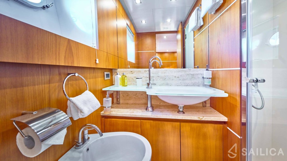 Canados 86 - Yacht Charter Sailica