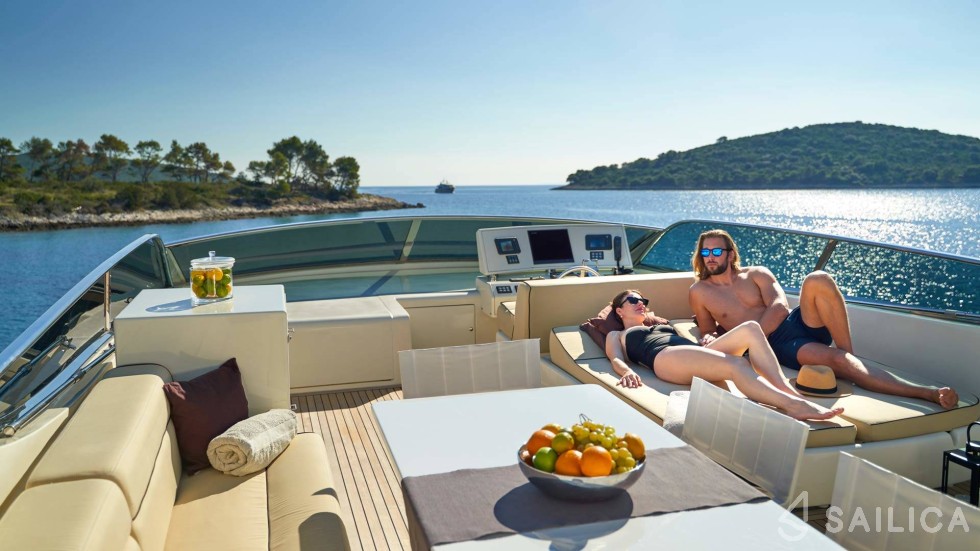 Canados 86 - Yacht Charter Sailica