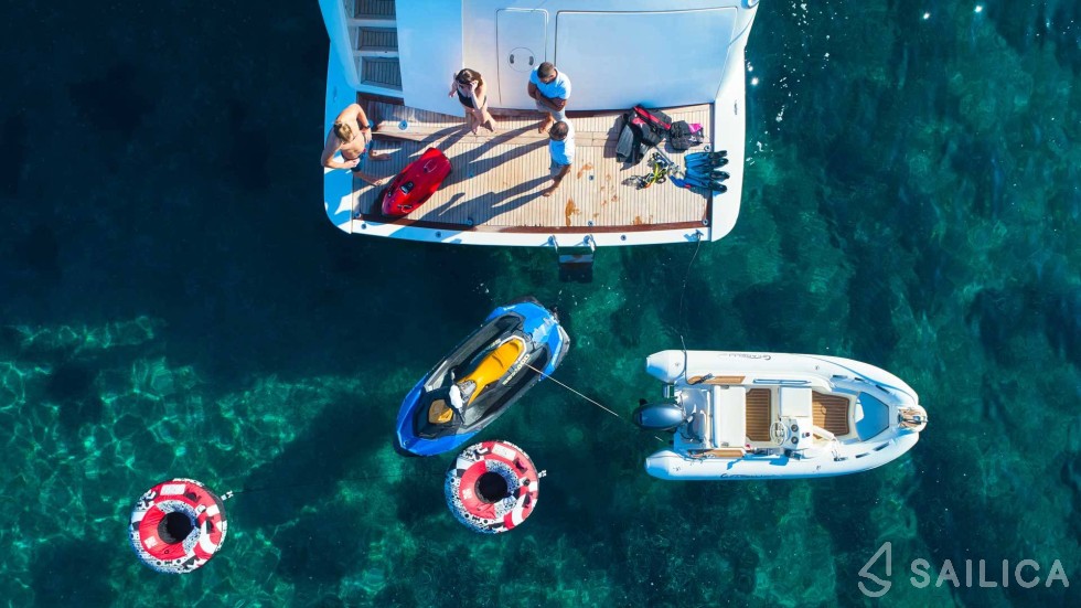 Canados 86 - Yacht Charter Sailica