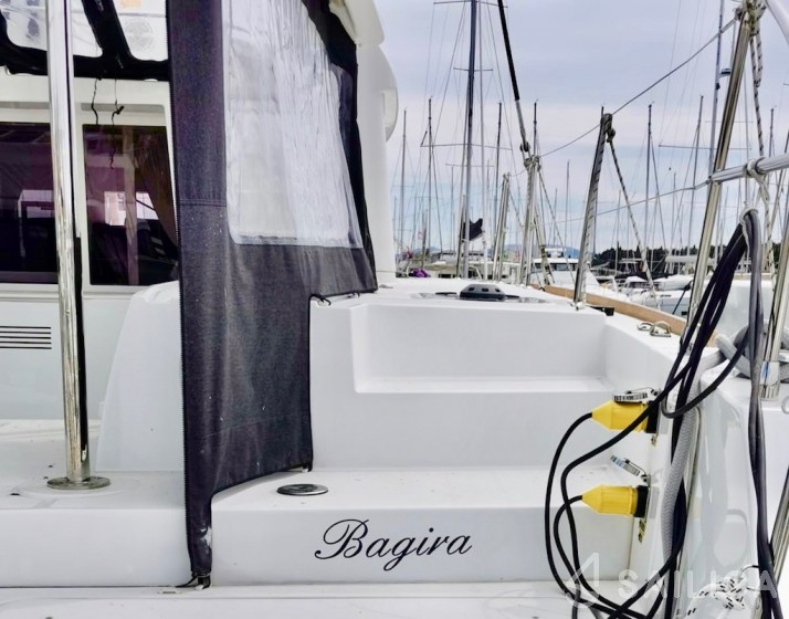 Lagoon 450 Flybridge - Yacht Charter Sailica