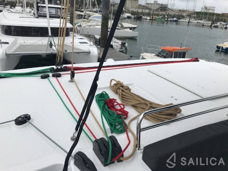 Lagoon 450 Flybridge - Yacht Charter Sailica