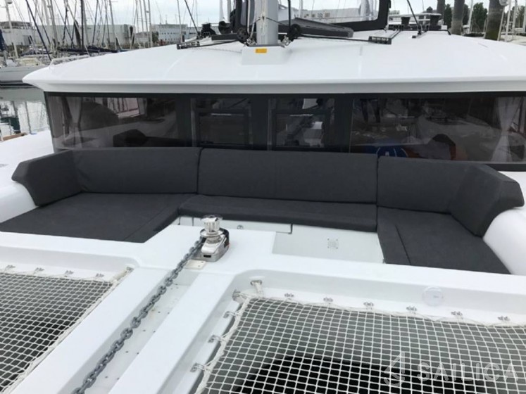Lagoon 450 Flybridge - Yacht Charter Sailica