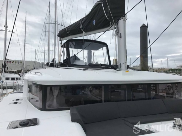 Lagoon 450 Flybridge - Yacht Charter Sailica