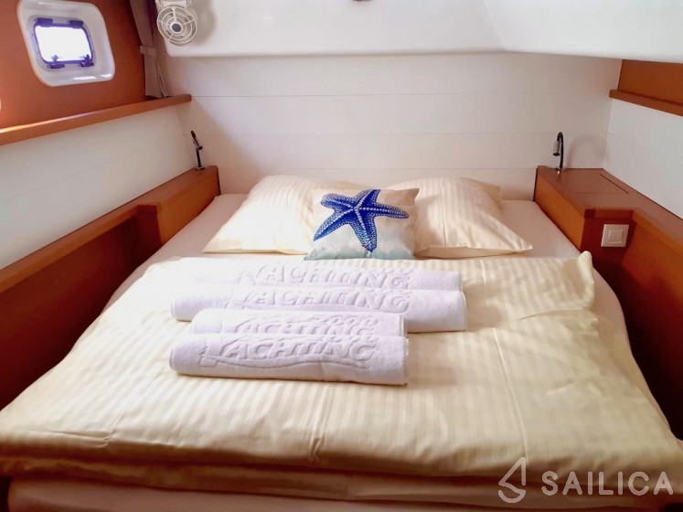 Lagoon 450 Flybridge - Yacht Charter Sailica