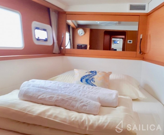 Lagoon 450 Flybridge - Yacht Charter Sailica