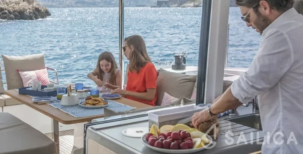 Astréa 42 - Yacht Charter Sailica