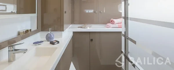 Astréa 42 - Yacht Charter Sailica