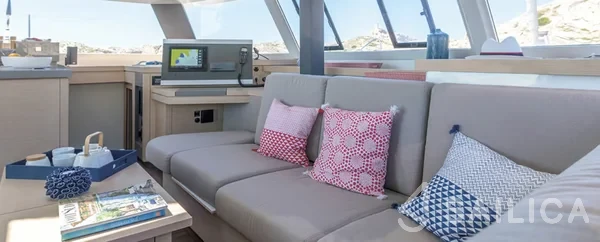 Astréa 42 - Yacht Charter Sailica