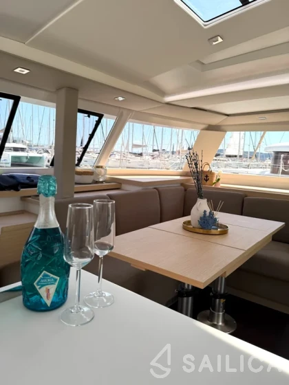Astréa 42 - Yacht Charter Sailica