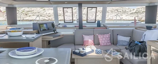 Astréa 42 - Yacht Charter Sailica