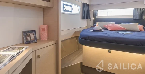 Astréa 42 - Yacht Charter Sailica