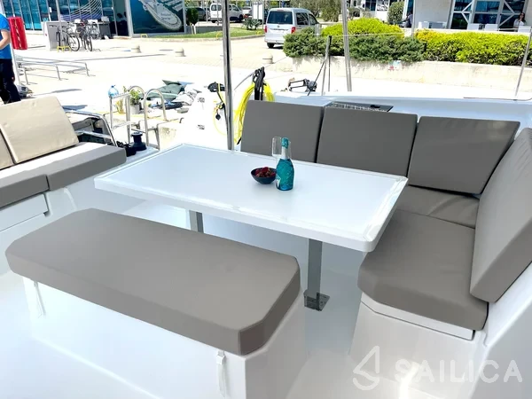 Astréa 42 - Yacht Charter Sailica