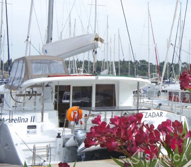 Lagoon 400 S2 - Yacht Charter Sailica