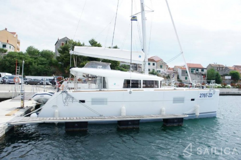Lagoon 400 S2 - Yacht Charter Sailica