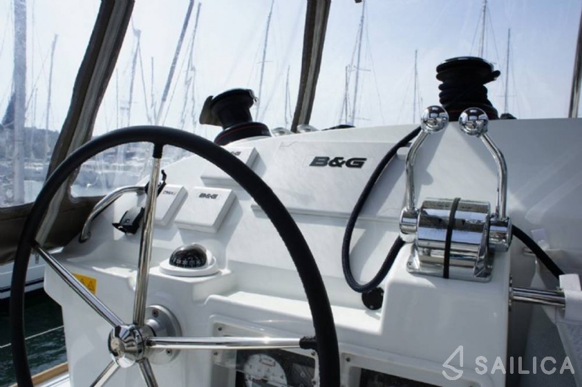 Lagoon 400 S2 - Yacht Charter Sailica