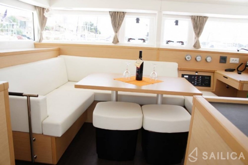 Lagoon 400 S2 - Yacht Charter Sailica