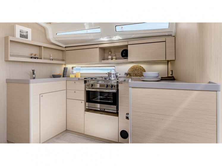 Oceanis 40.1 - Yacht Charter Sailica