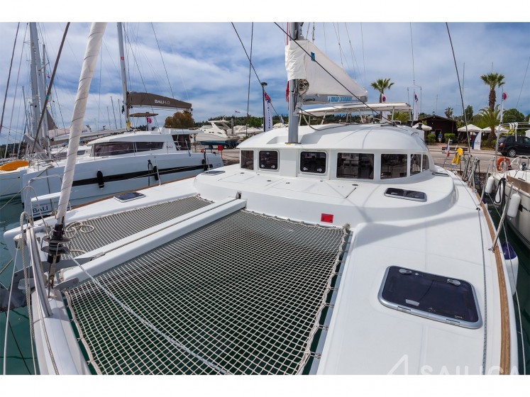 Lagoon 380 - Yacht Charter Sailica