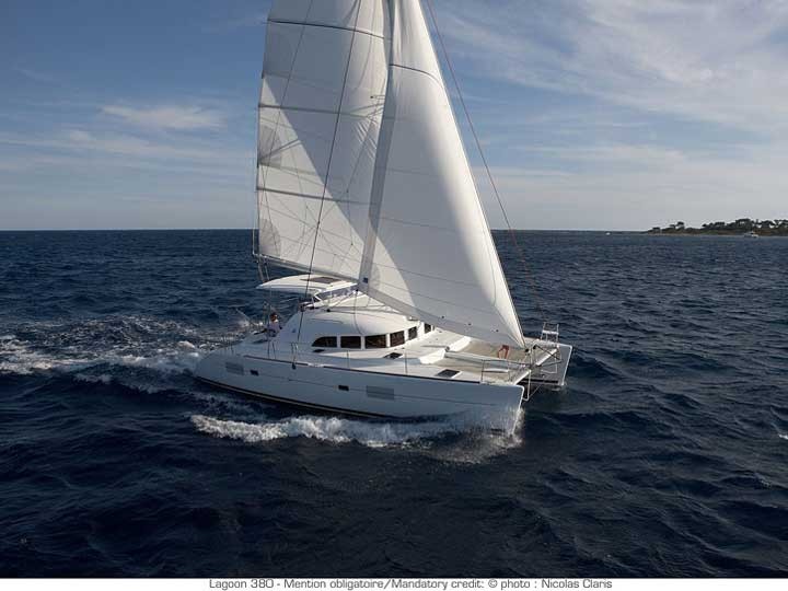 Lagoon 380 - Yacht Charter Sailica