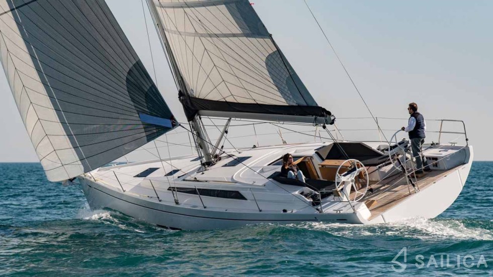 Grand Soleil 44 - Yacht Charter Sailica