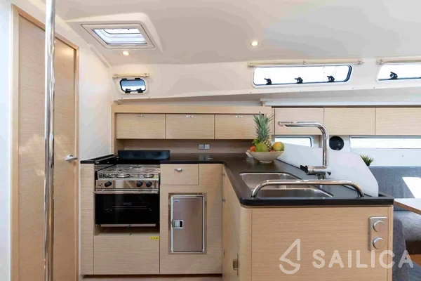 Hanse 410 - Yacht Charter Sailica