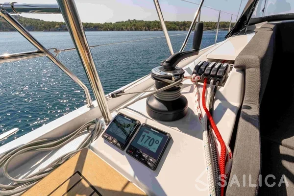 Hanse 410 - Yacht Charter Sailica