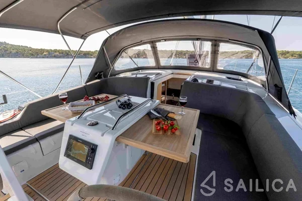 Hanse 410 - Yacht Charter Sailica