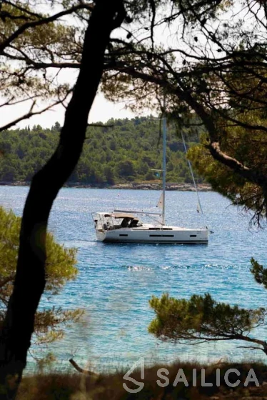 Hanse 410 - Yacht Charter Sailica