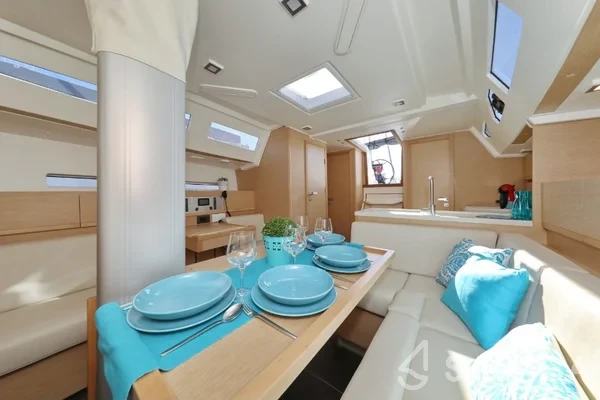 More 40 - Yacht Charter Sailica