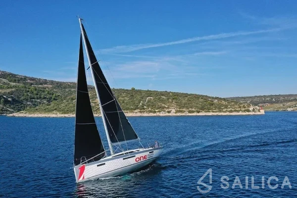 More 40 - Yacht Charter Sailica