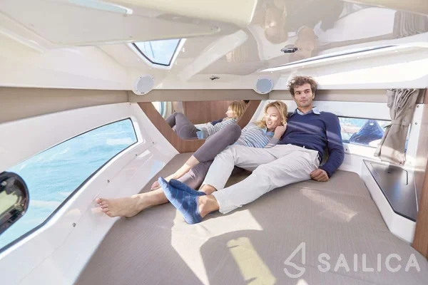 Quicksilver Activ 755 Sundeck - Yacht Charter Sailica