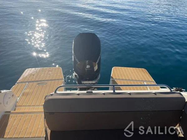 Quicksilver Activ 755 Sundeck - Yacht Charter Sailica