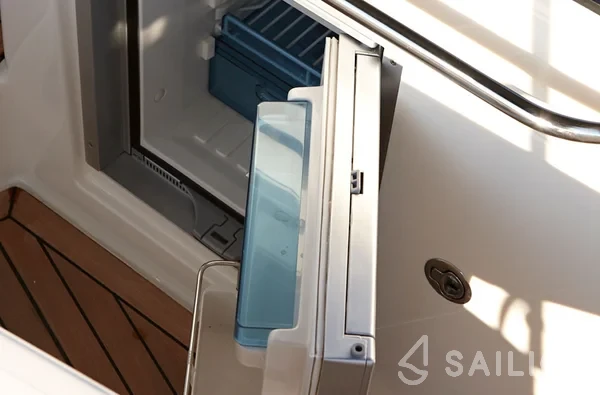 Quicksilver 805 - Yacht Charter Sailica