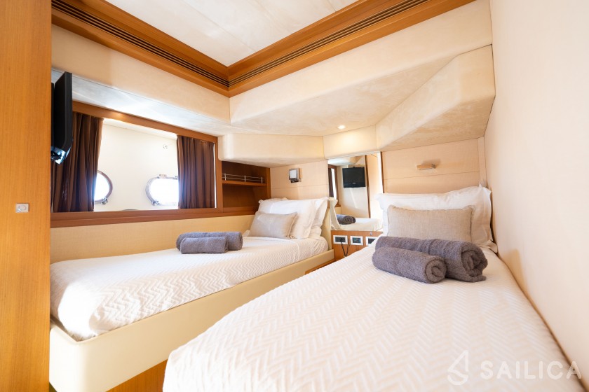 Ferretti 780 - Yacht Charter Sailica