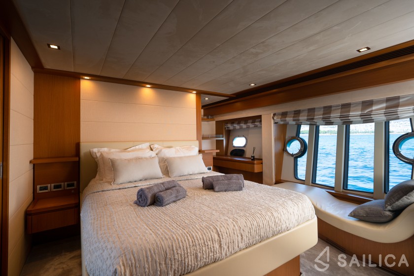 Ferretti 780 - Yacht Charter Sailica