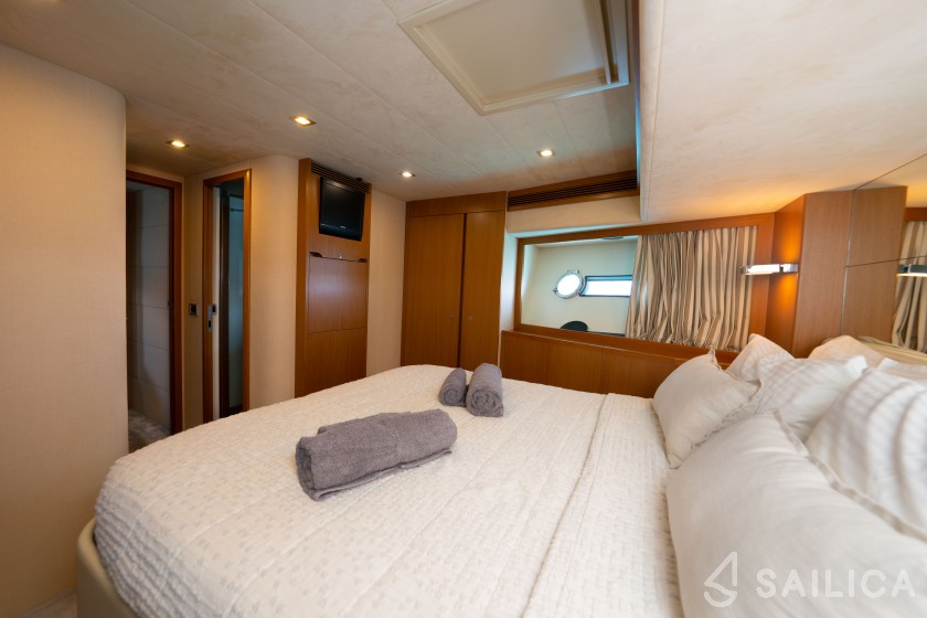 Ferretti 780 - Yacht Charter Sailica