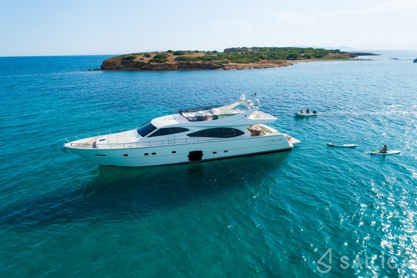 Ferretti 780 - Yacht Charter Sailica