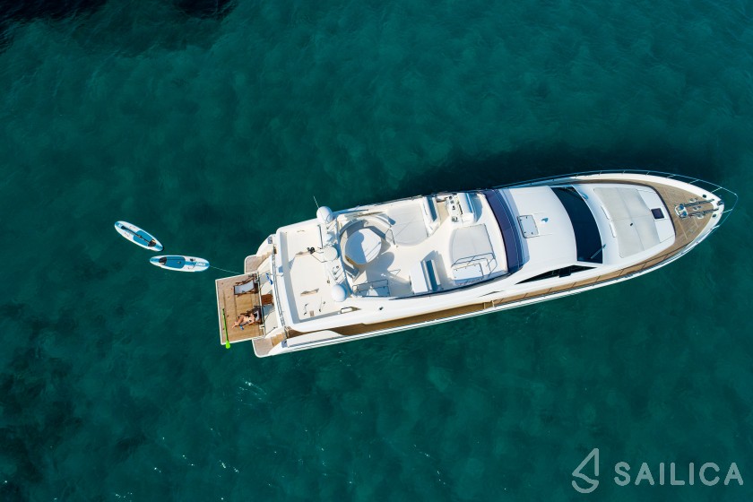 Ferretti 780 - Yacht Charter Sailica