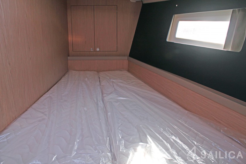 Oceanis 45 - Yacht Charter Sailica