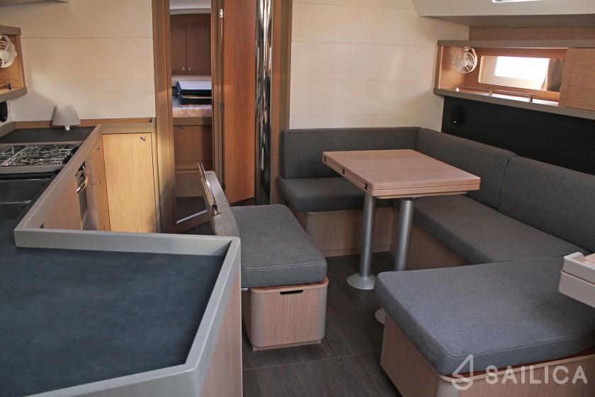 Oceanis 45 - Yacht Charter Sailica