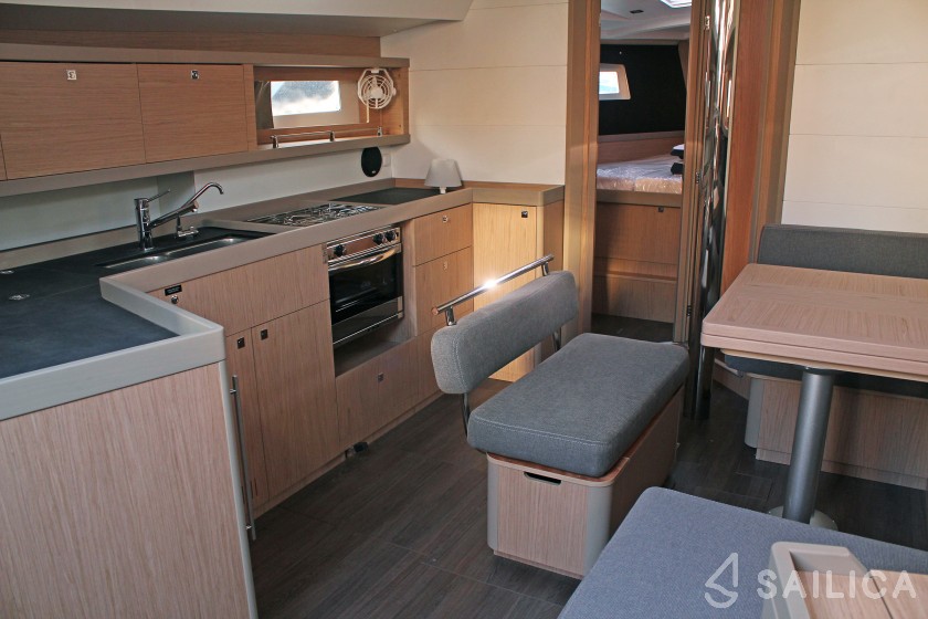 Oceanis 45 - Yacht Charter Sailica