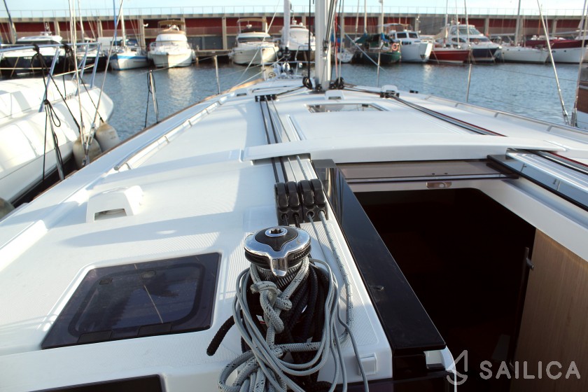 Oceanis 45 - Yacht Charter Sailica