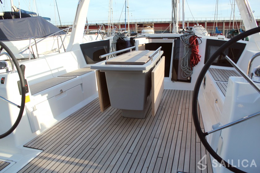 Oceanis 45 - Yacht Charter Sailica