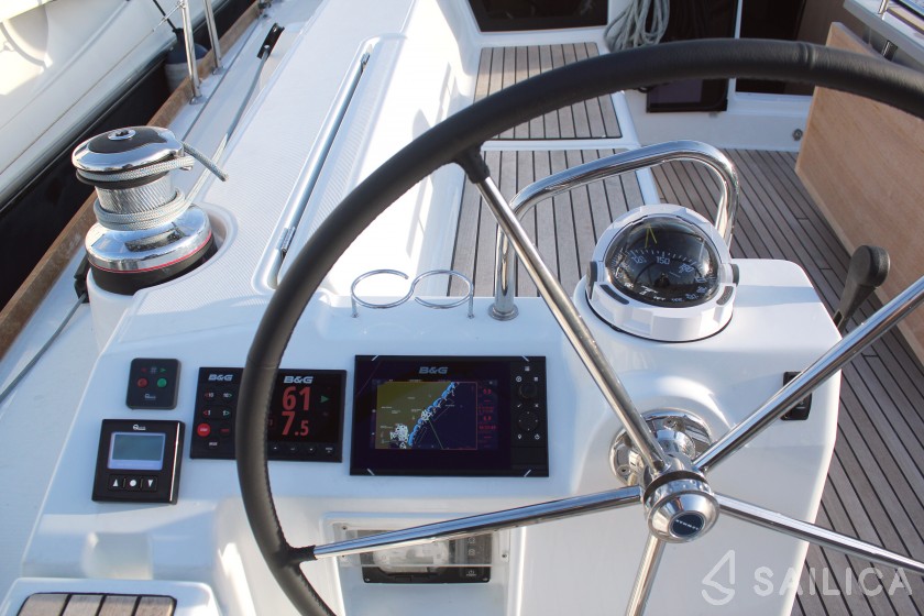 Oceanis 45 - Yacht Charter Sailica
