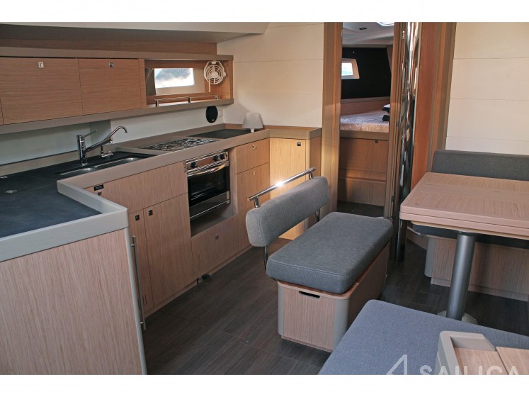 Oceanis 45 - Yacht Charter Sailica