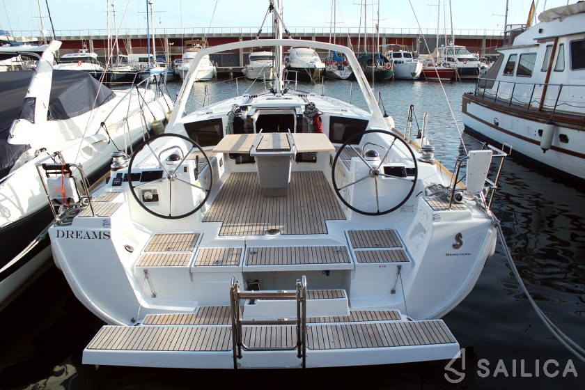 Oceanis 45 - Yacht Charter Sailica
