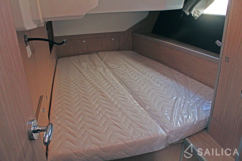 Oceanis 45 - Yacht Charter Sailica