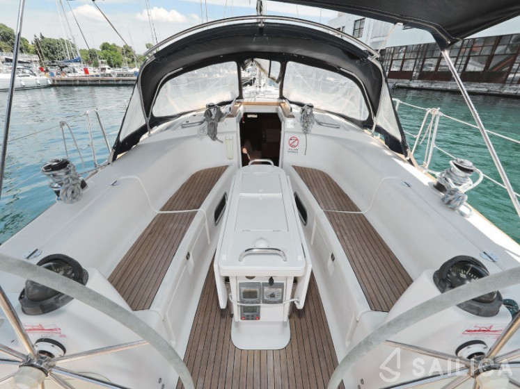 Bavaria 44 - Yacht Charter Sailica